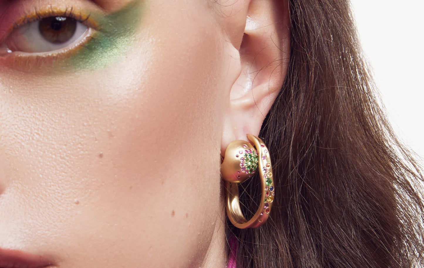 18K YG Hoops Rnbw Sapphire 1CT
